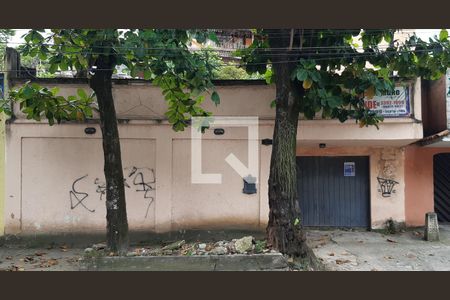 Casa à venda com 300m², 4 quartos e 3 vagasFachada