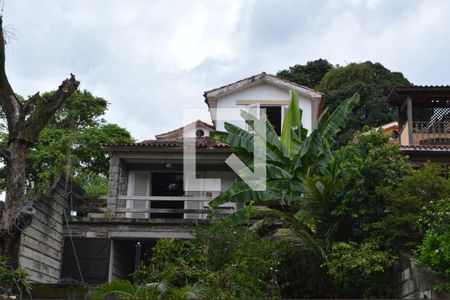 Casa à venda com 300m², 4 quartos e 3 vagasFachada