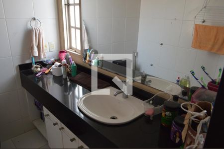 Casa à venda com 300m², 4 quartos e 3 vagasBanheiro da Suíte