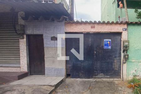 Casa à venda com 81m², 1 quarto e 3 vagasFachada + Placa