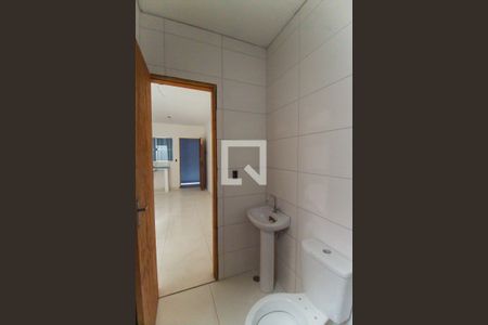 Banheiro de kitnet/studio para alugar com 1 quarto, 24m² em Vila Clara, São Paulo