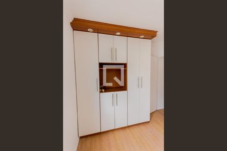 Armário de apartamento para alugar com 2 quartos, 55m² em Jardim Santo André, Santo André