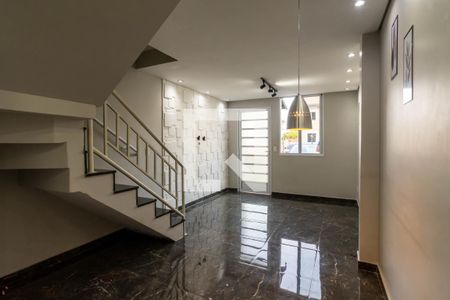 Sala de casa de condomínio para alugar com 2 quartos, 56m² em Água Chata, Guarulhos