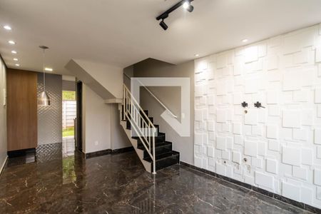 Sala de casa de condomínio para alugar com 2 quartos, 56m² em Água Chata, Guarulhos