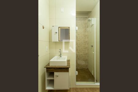 Banheiro de casa de condomínio para alugar com 2 quartos, 56m² em Água Chata, Guarulhos