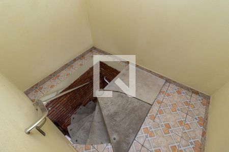 Casa à venda com 260m², 3 quartos e 1 vagaEscada da Suíte 2