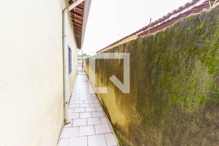 Casa à venda com 250m², 4 quartos e 4 vagas Casa à venda com 250m², 4 quartos e 4 vagasCorredor Lateral Externo