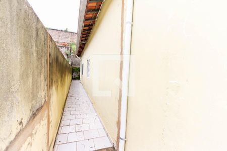 Casa à venda com 250m², 4 quartos e 4 vagas Casa à venda com 250m², 4 quartos e 4 vagasCorredor Lateral Externo