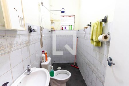 Casa à venda com 250m², 4 quartos e 4 vagas Casa à venda com 250m², 4 quartos e 4 vagasBanheiro