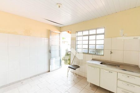 Casa à venda com 250m², 4 quartos e 4 vagas Casa à venda com 250m², 4 quartos e 4 vagasSala/Cozinha da Edícula