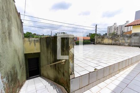 Casa à venda com 250m², 4 quartos e 4 vagas Casa à venda com 250m², 4 quartos e 4 vagasEscada de acesso ao andar da casa