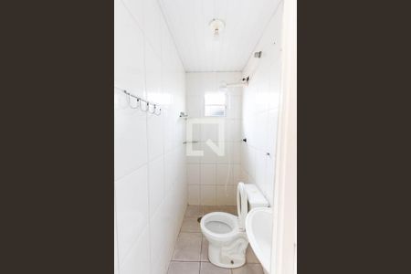 Casa à venda com 250m², 4 quartos e 4 vagas Casa à venda com 250m², 4 quartos e 4 vagasBanheiro da Edícula