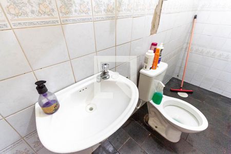 Casa à venda com 250m², 4 quartos e 4 vagas Casa à venda com 250m², 4 quartos e 4 vagasBanheiro