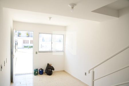 Sala de casa de condomínio para alugar com 2 quartos, 49m² em Da Graça, Cotia