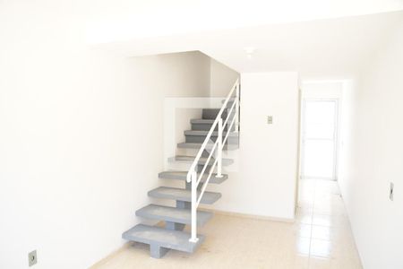 Sala de casa de condomínio para alugar com 2 quartos, 49m² em Da Graça, Cotia