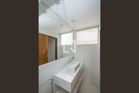 Apartamento à venda com 145m², 4 quartos e 3 vagas Apartamento à venda com 145m², 4 quartos e 3 vagasBanheiro da Suíte