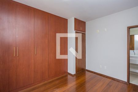 Apartamento à venda com 145m², 4 quartos e 3 vagas Apartamento à venda com 145m², 4 quartos e 3 vagasSuíte