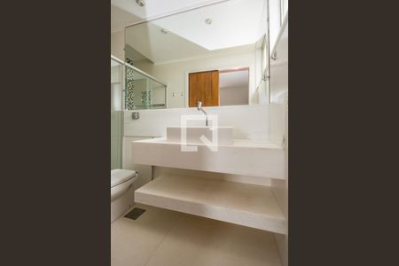 Apartamento à venda com 145m², 4 quartos e 3 vagas Apartamento à venda com 145m², 4 quartos e 3 vagasBanheiro da Suíte