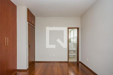 Apartamento à venda com 145m², 4 quartos e 3 vagas Apartamento à venda com 145m², 4 quartos e 3 vagasSuíte