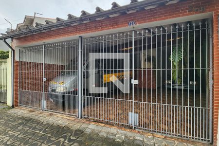 Casa à venda com 196m², 3 quartos e 3 vagas Casa à venda com 196m², 3 quartos e 3 vagasFachada