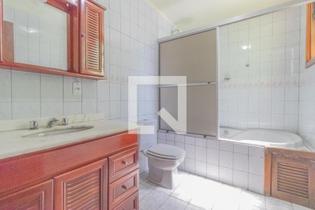Casa à venda com 230m², 4 quartos e 2 vagasBanheiro da Suíte