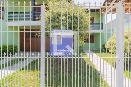 Casa à venda com 230m², 4 quartos e 2 vagasFachada