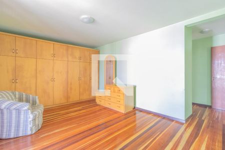 Casa à venda com 230m², 4 quartos e 2 vagasQuarto Suíte 