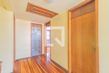 Casa à venda com 230m², 4 quartos e 2 vagasHall social