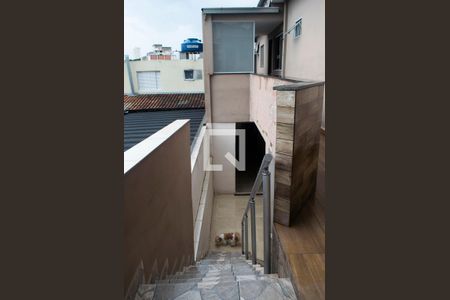 Casa à venda com 240m², 4 quartos e 1 vaga Casa à venda com 240m², 4 quartos e 1 vagaEscada casa 2