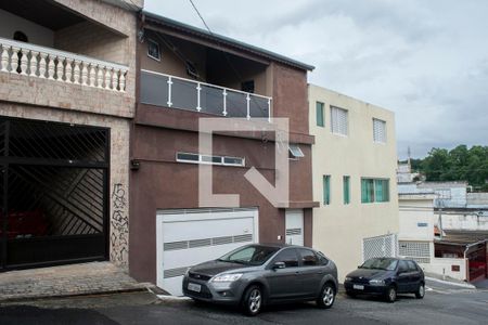 Casa à venda com 240m², 4 quartos e 1 vaga Casa à venda com 240m², 4 quartos e 1 vagaFachada