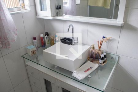 Casa à venda com 240m², 4 quartos e 1 vaga Casa à venda com 240m², 4 quartos e 1 vagaBanheiro 2