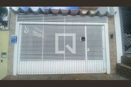 Casa à venda com 138m², 3 quartos e 2 vagasFachada