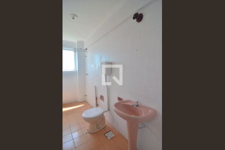 Banheiro de kitnet/studio à venda com 1 quarto, 36m² em Centro, Canoas