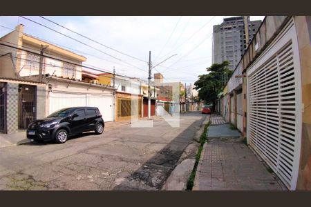Casa à venda com 274m², 3 quartos e 4 vagas Casa à venda com 274m², 3 quartos e 4 vagasVista da Rua