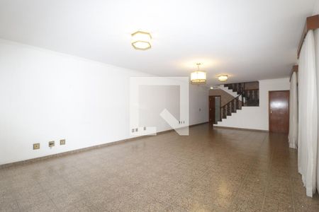 Sala de casa para alugar com 3 quartos, 274m² em Vila Paulicéia, São Paulo