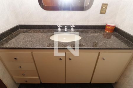 Casa à venda com 274m², 3 quartos e 4 vagasBanheiro da Suíte 2