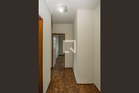 Corredor de apartamento para alugar com 2 quartos, 58m² em Carlos Prates, Belo Horizonte