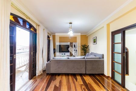 Casa para alugar com 260m², 4 quartos e 2 vagas Casa para alugar com 260m², 4 quartos e 2 vagasSala de TV