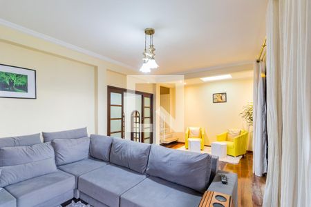 Casa para alugar com 260m², 4 quartos e 2 vagas Casa para alugar com 260m², 4 quartos e 2 vagasSala de TV