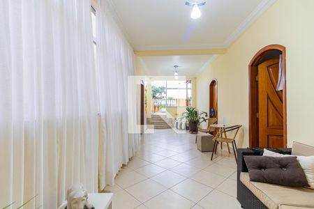 Casa para alugar com 260m², 4 quartos e 2 vagas Casa para alugar com 260m², 4 quartos e 2 vagasHall dos Quartos