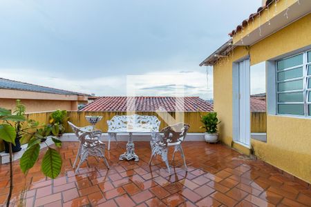 Casa para alugar com 260m², 4 quartos e 2 vagas Casa para alugar com 260m², 4 quartos e 2 vagasÁrea Gourmet - Varanda