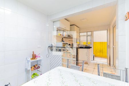 Casa para alugar com 260m², 4 quartos e 2 vagas Casa para alugar com 260m², 4 quartos e 2 vagasCozinha