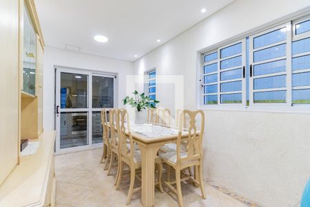 Casa para alugar com 260m², 4 quartos e 2 vagas Casa para alugar com 260m², 4 quartos e 2 vagasSala de Jantar