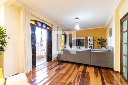 Casa para alugar com 260m², 4 quartos e 2 vagas Casa para alugar com 260m², 4 quartos e 2 vagasSala de TV