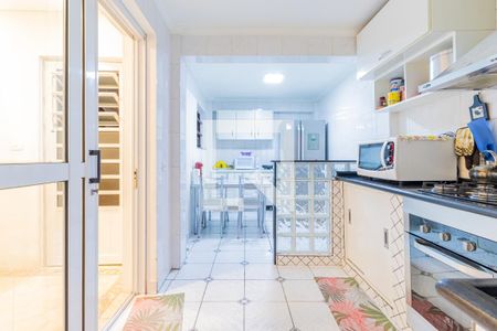 Casa para alugar com 260m², 4 quartos e 2 vagas Casa para alugar com 260m², 4 quartos e 2 vagasCozinha