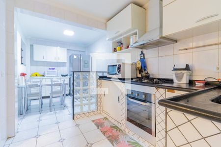 Casa para alugar com 260m², 4 quartos e 2 vagas Casa para alugar com 260m², 4 quartos e 2 vagasCozinha