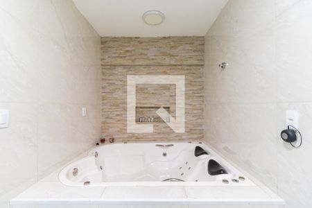 Casa para alugar com 260m², 4 quartos e 2 vagas Casa para alugar com 260m², 4 quartos e 2 vagasBanheiro da Suíte