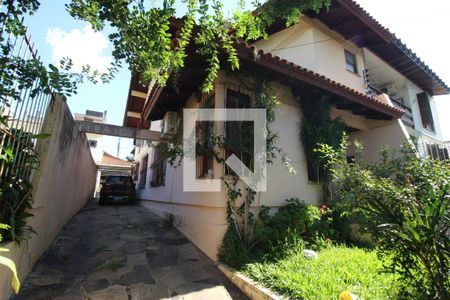 Casa à venda com 206m², 3 quartos e 3 vagas Casa à venda com 206m², 3 quartos e 3 vagasFachada