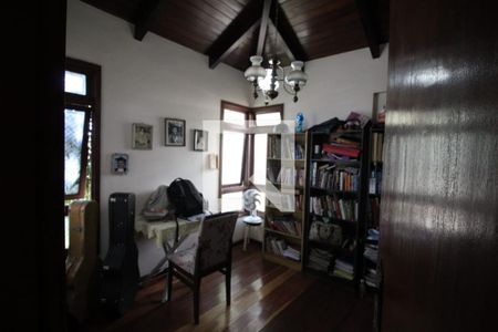 Casa à venda com 206m², 3 quartos e 3 vagas Casa à venda com 206m², 3 quartos e 3 vagasEscritório