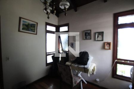 Casa à venda com 206m², 3 quartos e 3 vagas Casa à venda com 206m², 3 quartos e 3 vagasEscritório